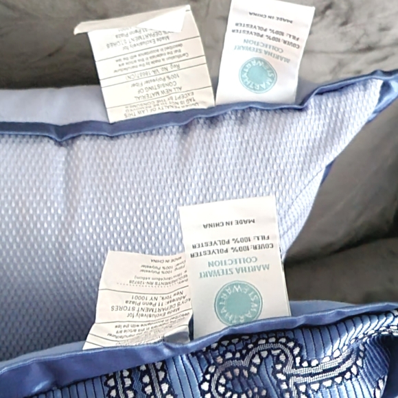 Bundle Martha Stewart Accent Throw Pillows. - Picture 7 of 7